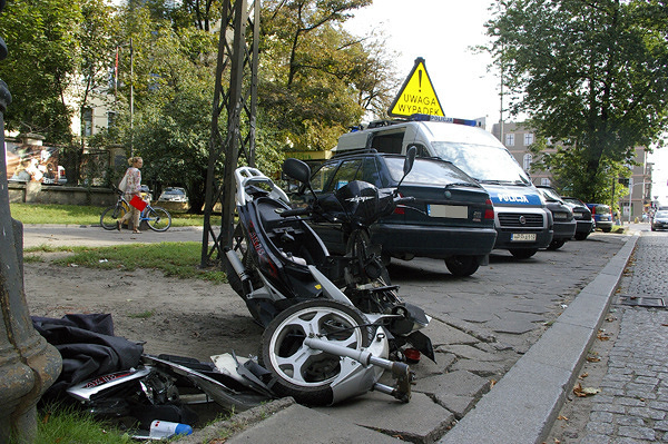 Na ul. Zielonej samochód zderzył się z motocyklem. 