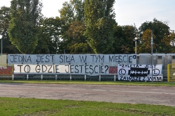 Transparent wywieszony przez kibiców