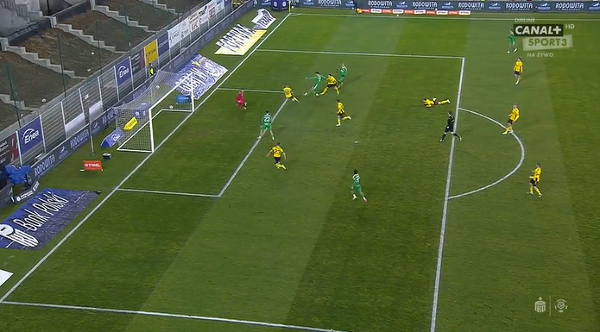 Alan Czerwiński powstrzymuje Leonardo Rochę!