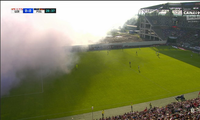 Dym nad boiskiem