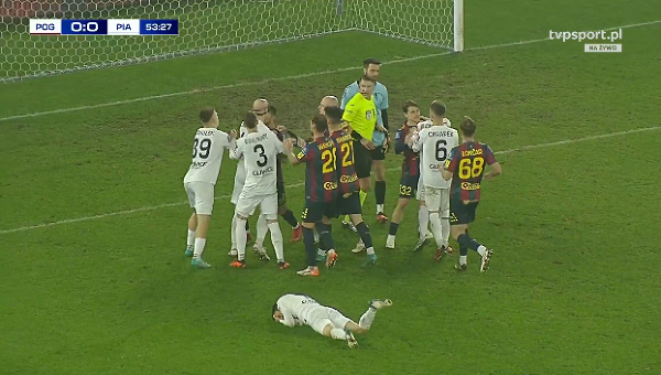 Przepychanka w polu karnym