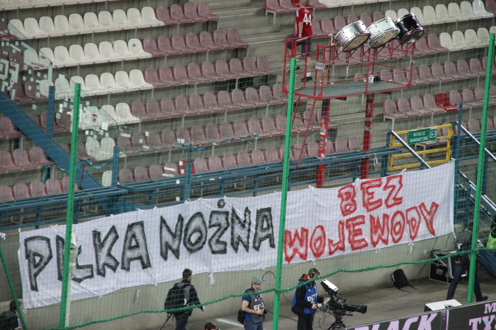 Transparent wywieszony przez fanów "Białej Gwiazdy".