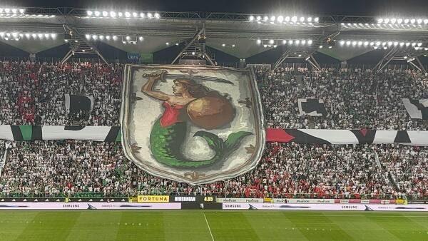 Kibice Legii z oprawą