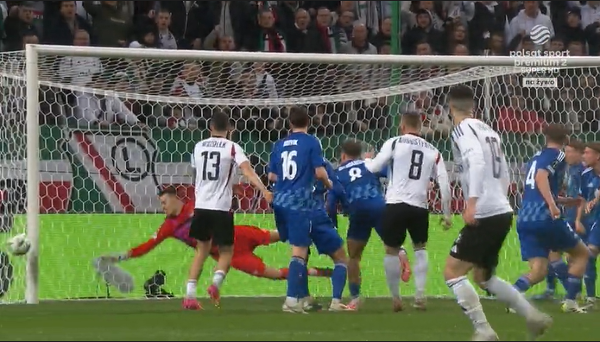 Słupek po strzale Rafała Augustyniaka