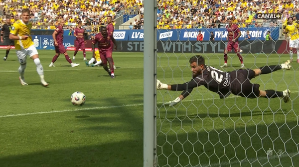 Strzał Mbaye N'Diaye