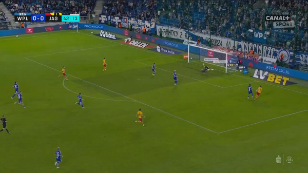 Leszczyński paruje strzał Pietuszewskiego