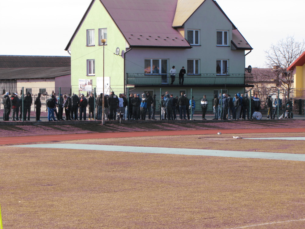 Kibice Łódzkiego Klubu Sportowego obejrzą mecz zza płotu
