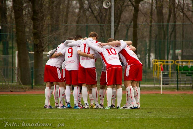 Łódzki Klub Sportowy zwyciężył w pierwszym wyjazdowym spotkaniu. W Zduńskiej Woli pokonał miejscową Pogoń 1:0 po golu Aleksandra Ślęzaka.