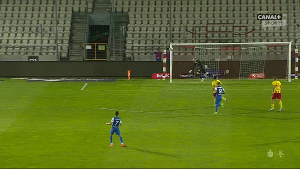 Słupek ratuje Koronę