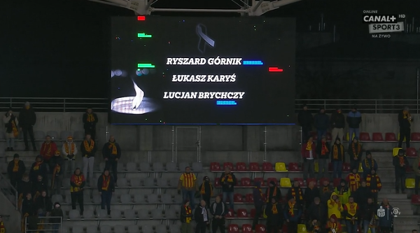 Minuta ciszy przed meczem