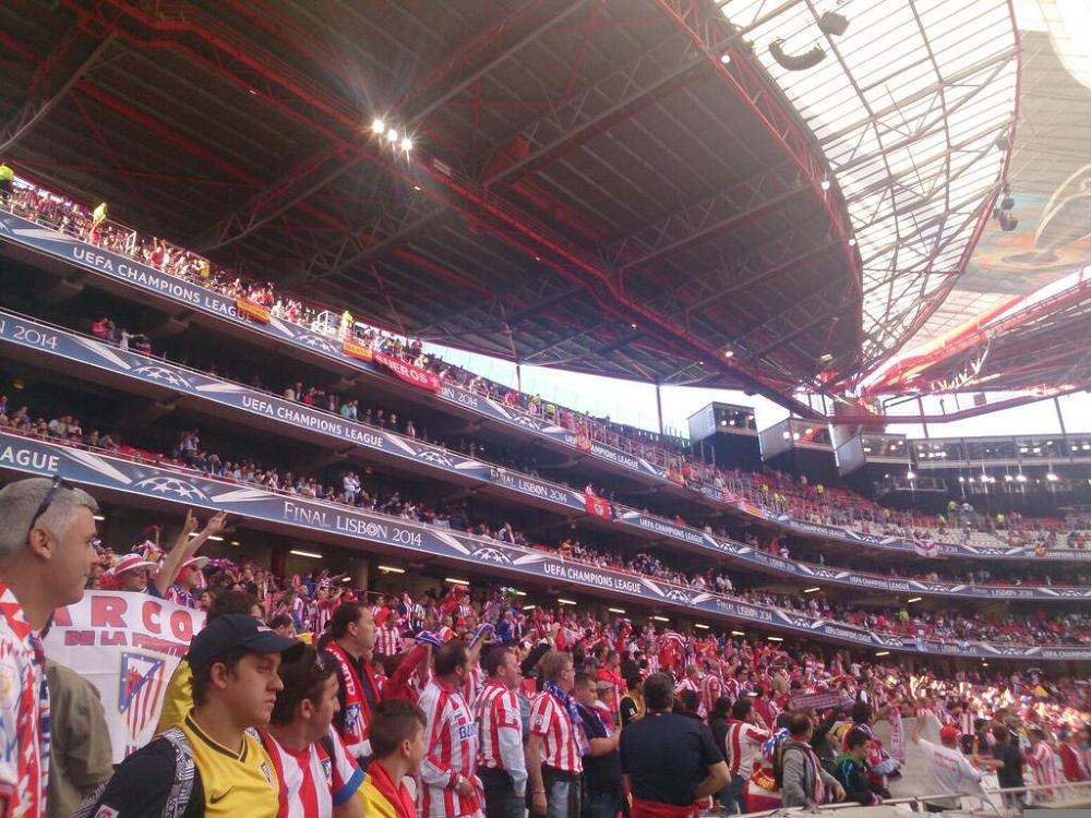 Kibice Atletico na Estadio da Luz.