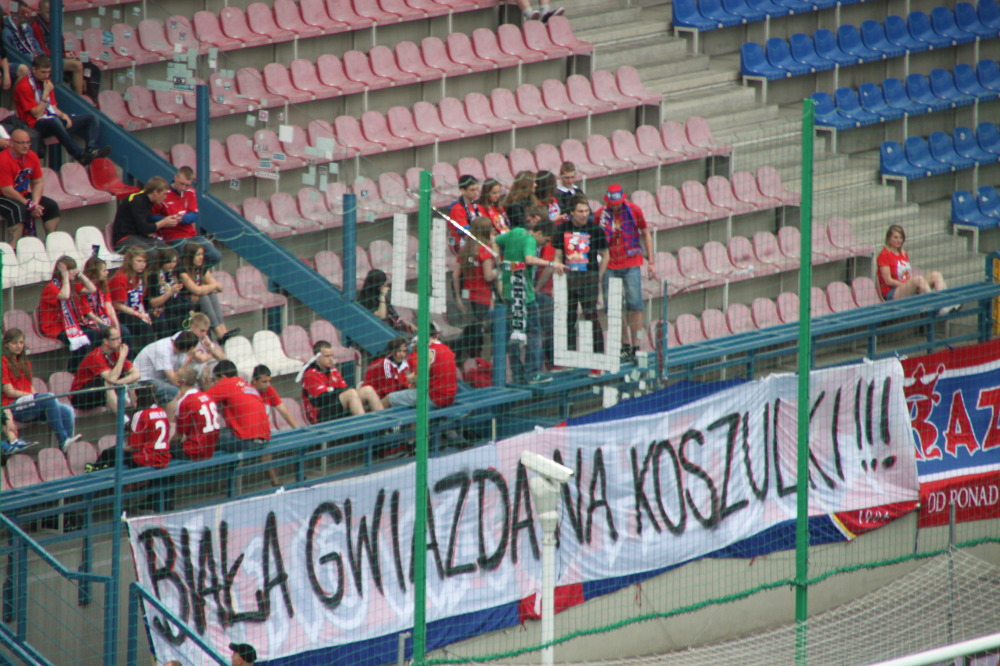 Transparent kibiców Wisły przed meczem z Koroną