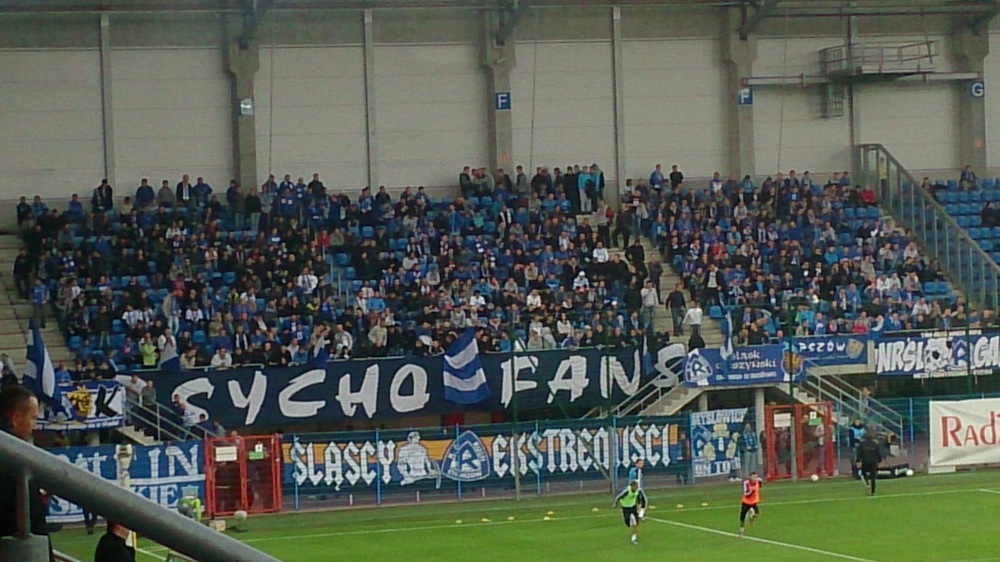 Kibice Ruchu na stadionie w Gliwicach