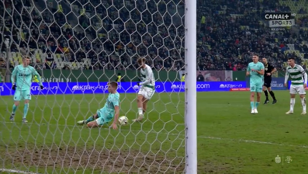 Strzał Kacpra Sezonienki