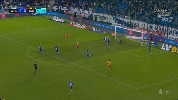 Leszczyński paruje strzał Imaza